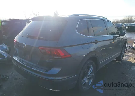 2020 Volkswagen Tiguan 2.0T Se/2.0T Se R-Line Black/2.0T Sel z USA, uszkodzony, nr VIN 3VV2B7AXXLM133813
